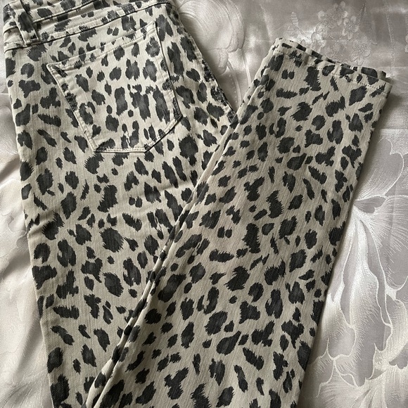 Too small.  No wear.  Never worn. - Picture 5 of 6